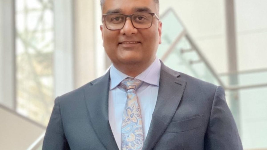 Mohammad Qureshi headshot
