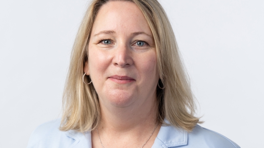 Pam Snively headshot