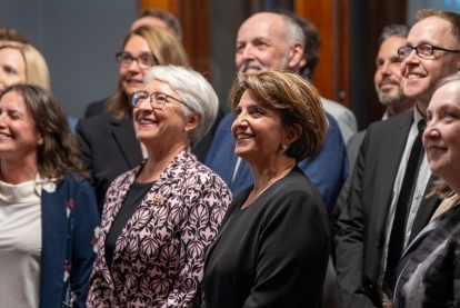 Le commissaire Kosseim et le lieutenant-gouverneur, Edith Dumont, à l'Assemblée législative de l'Ontario